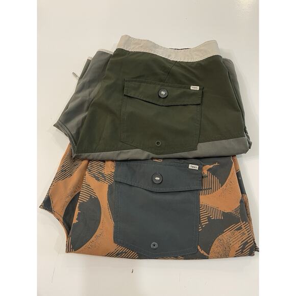 Vuori Shorts Mens 38 Lot Of 2 V314 Performance Cruise Boardshorts - Picture 1 of 10